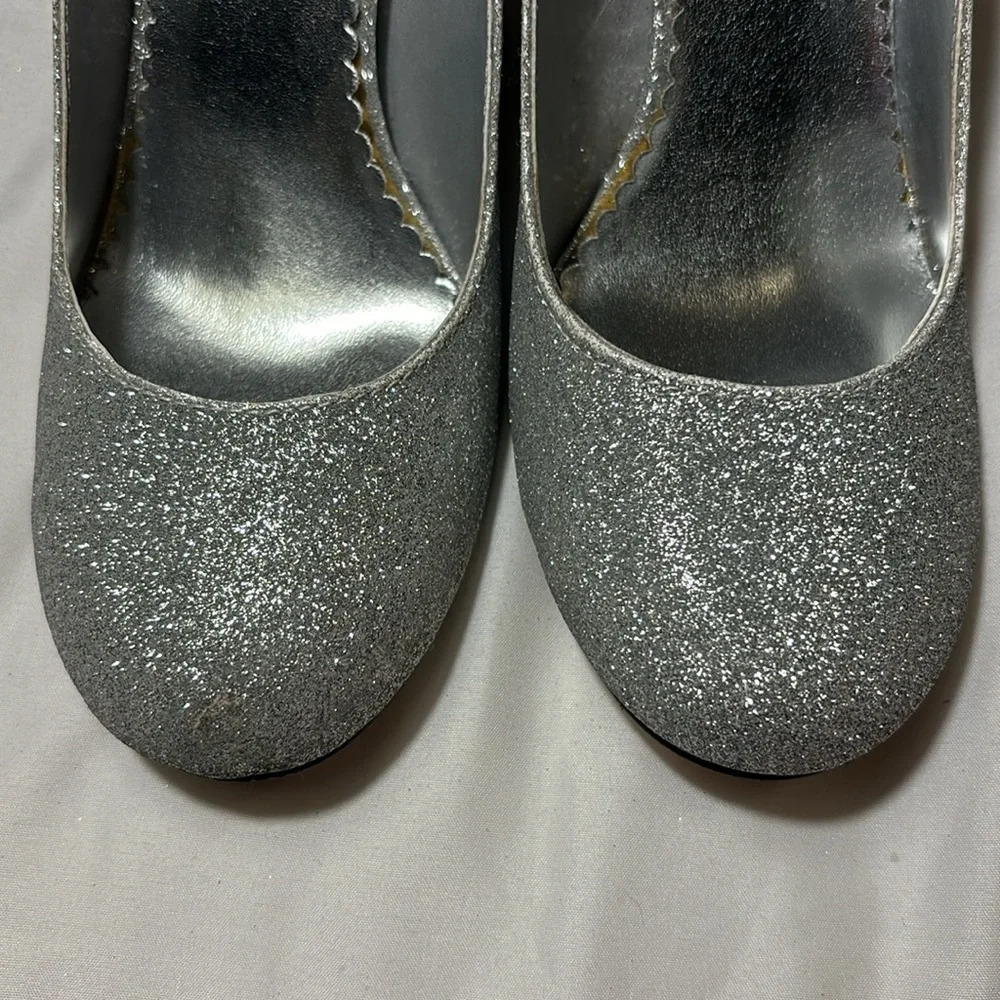 Deb Silver Sparkle Pumps 3 1/2” Heel - Picture 8 of 8